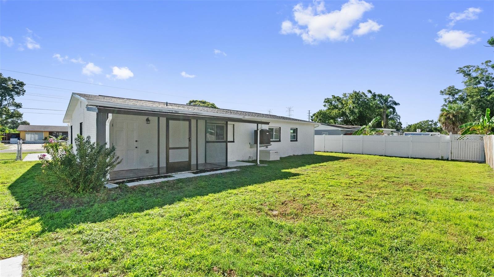 310 COUNTRY CLUB DR — photo 31