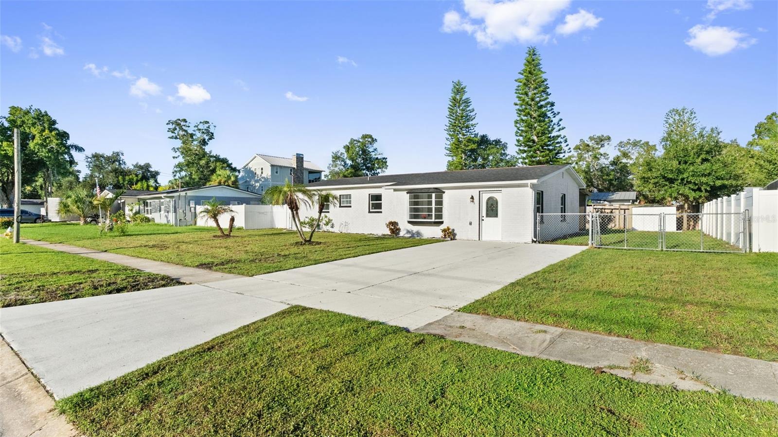 310 COUNTRY CLUB DR — photo 33