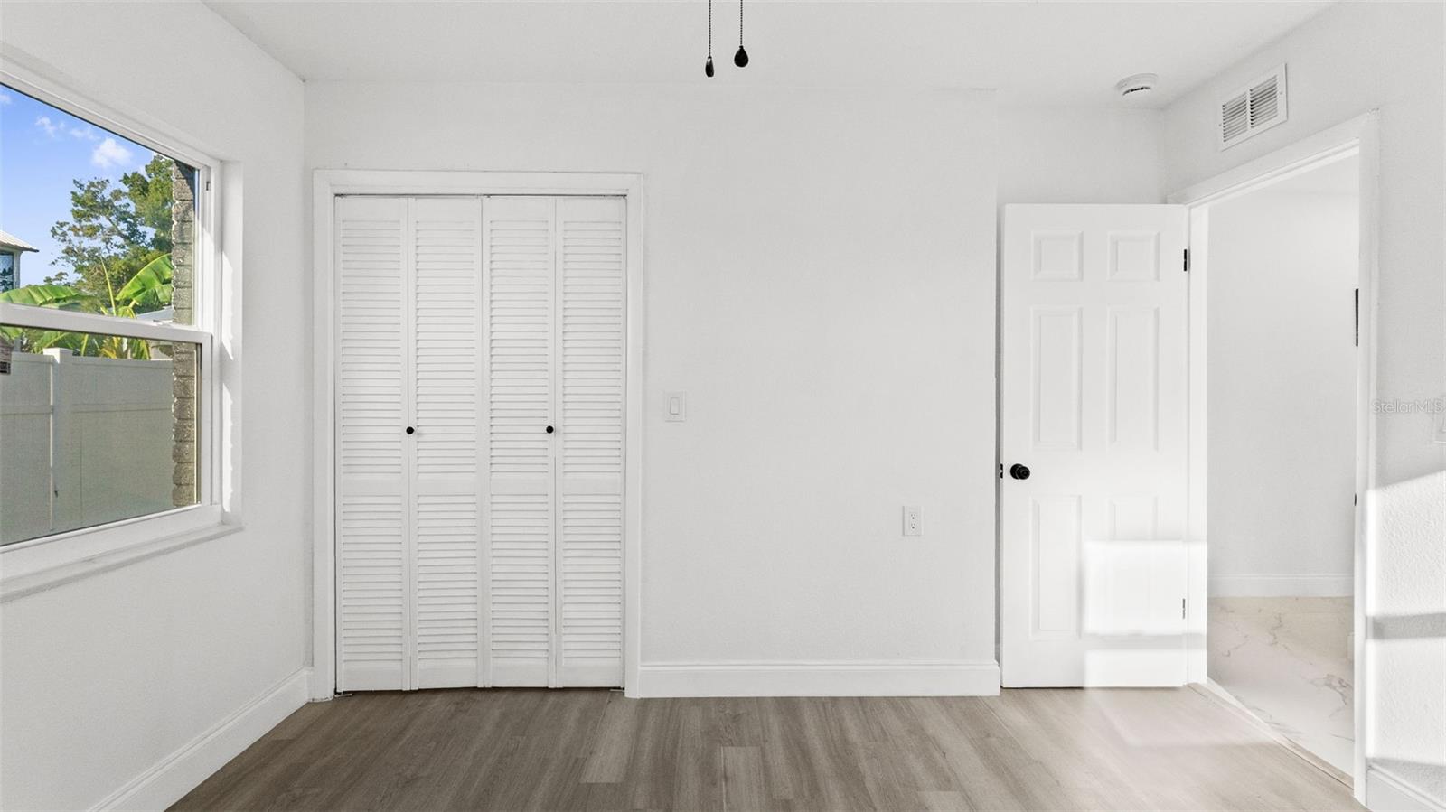 310 COUNTRY CLUB DR — photo 24