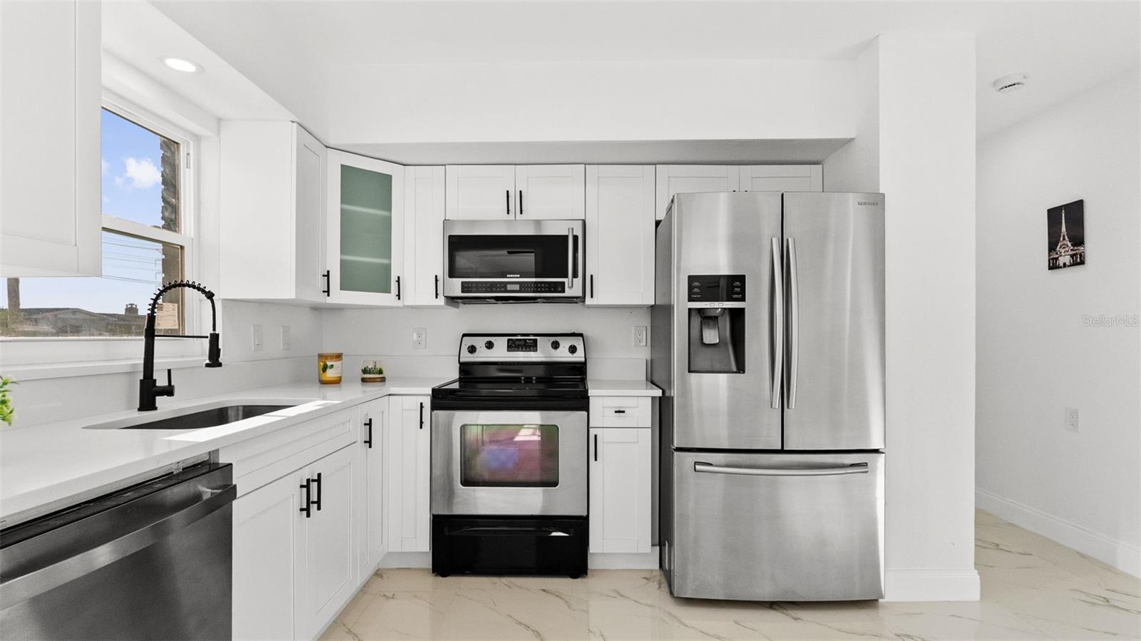 310 COUNTRY CLUB DR — photo 16