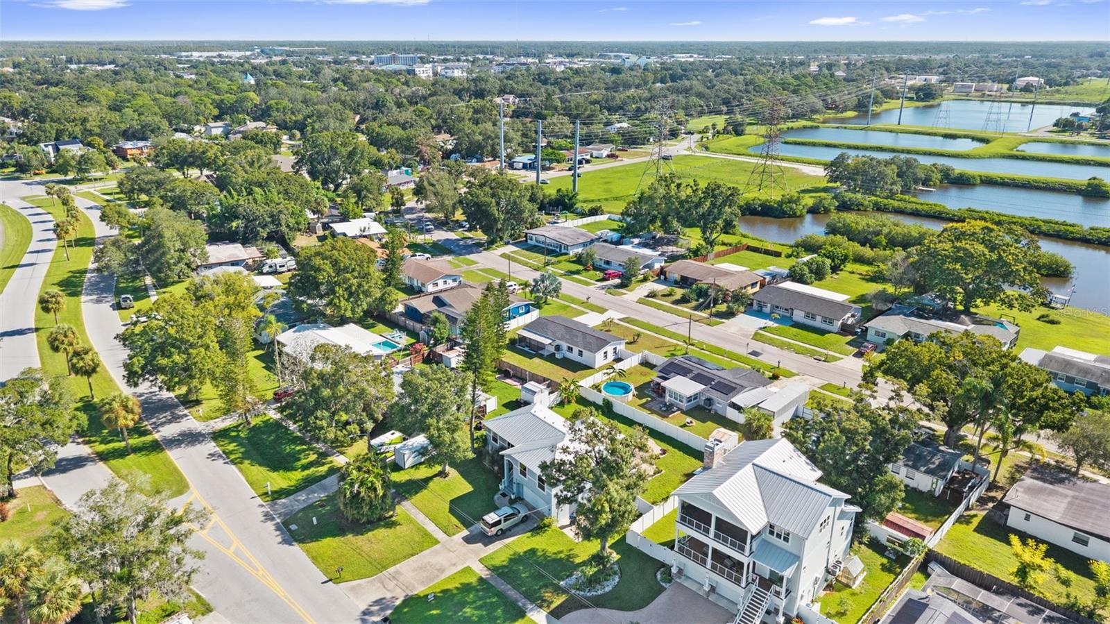 310 COUNTRY CLUB DR — photo 43