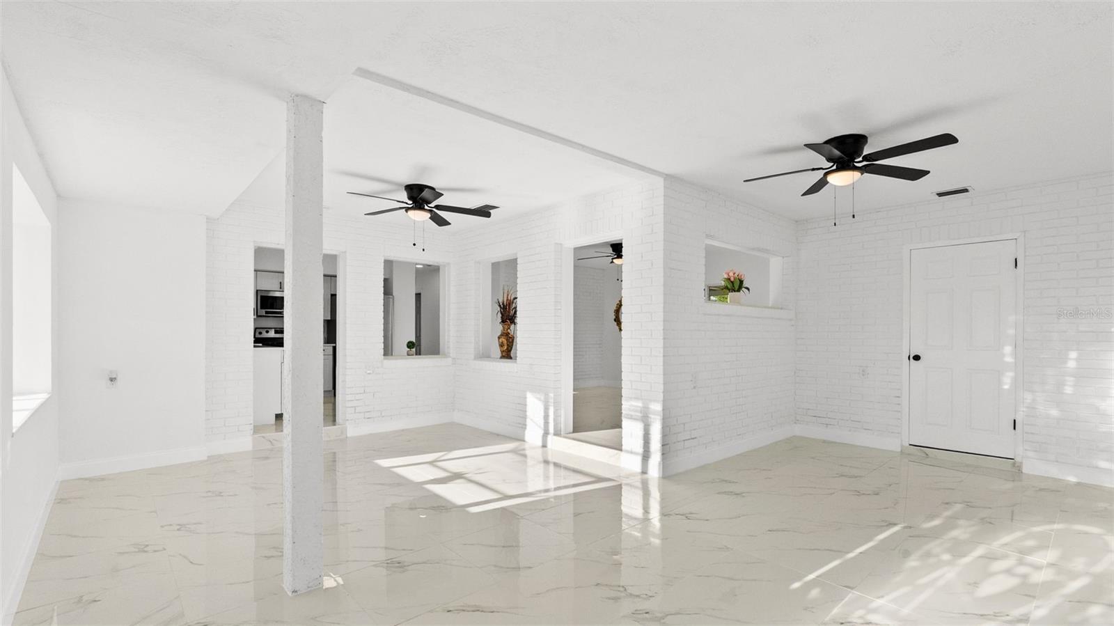 310 COUNTRY CLUB DR — photo 8