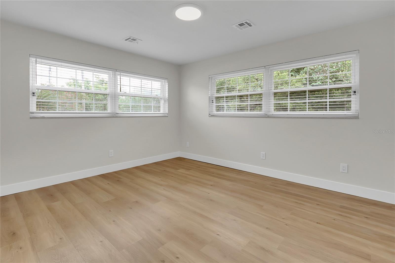 5627 OAKLAND DR — photo 33