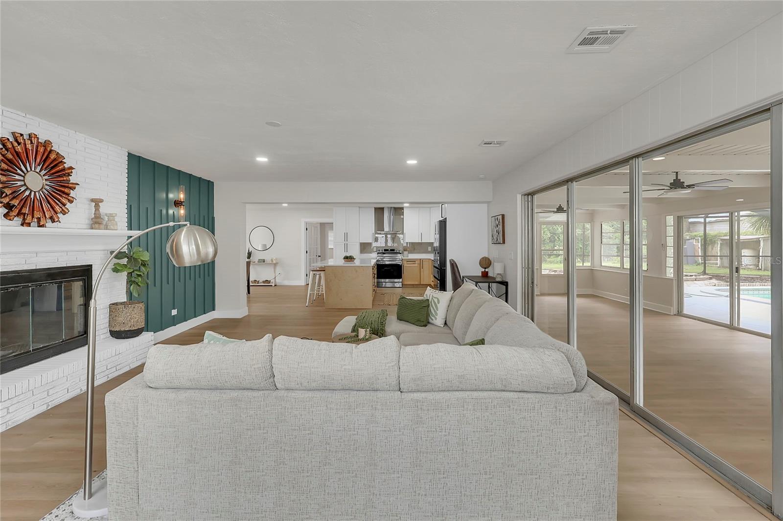 5627 OAKLAND DR — photo 16