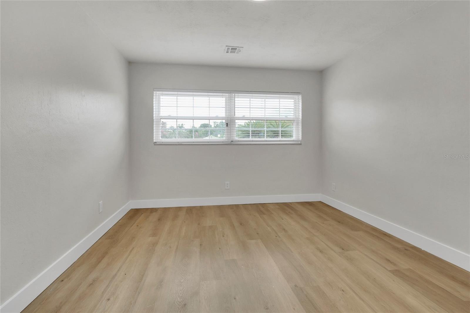 5627 OAKLAND DR — photo 34