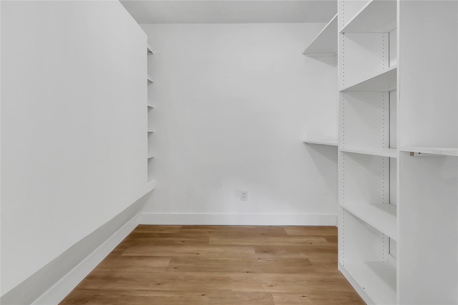 5627 OAKLAND DR — photo 23
