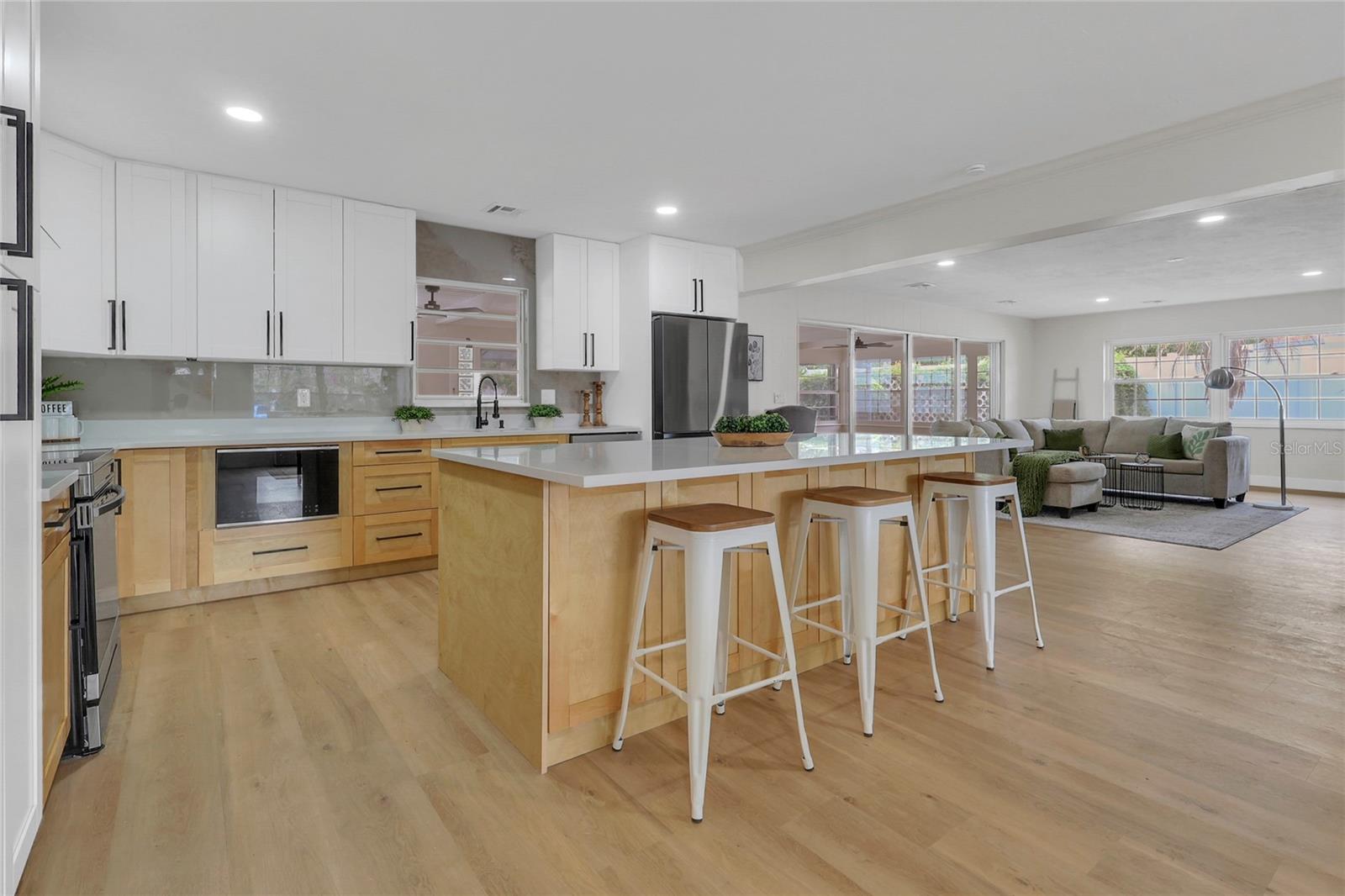 5627 OAKLAND DR — photo 8