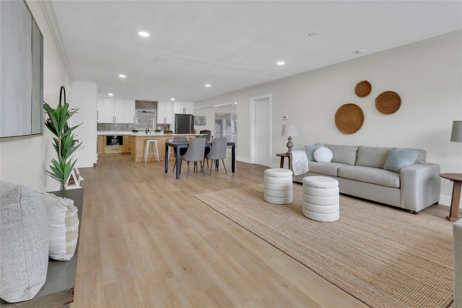 5627 OAKLAND DR — photo 3