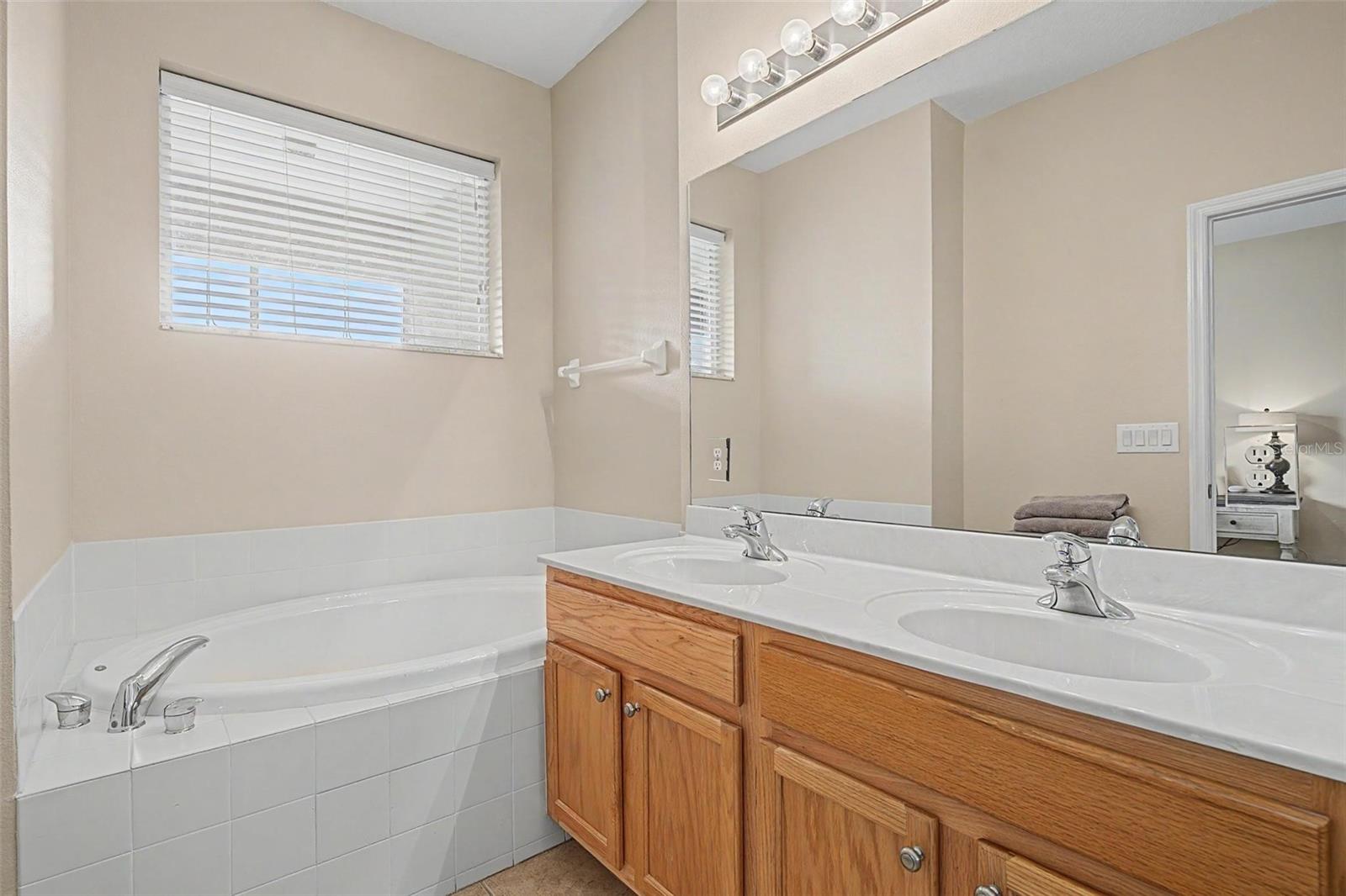 2145 PARK CRESCENT DR — photo 12