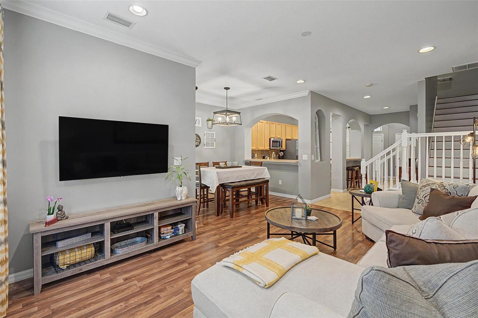 2145 PARK CRESCENT DR — photo 2