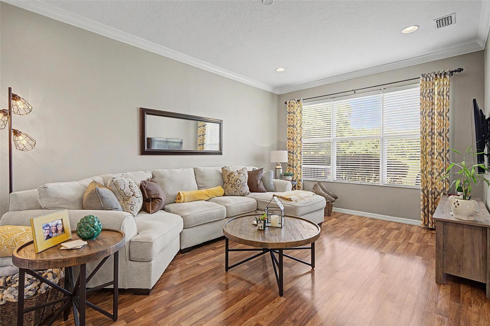 2145 PARK CRESCENT DR — photo 3
