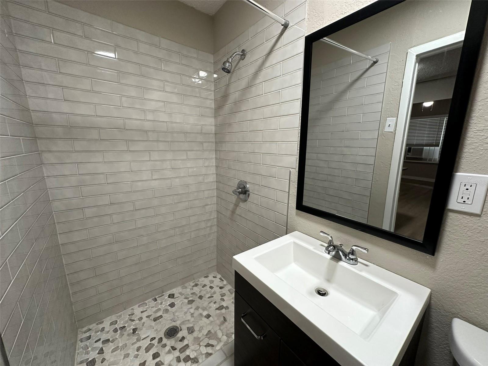 1028 E 17TH AVE — photo 22