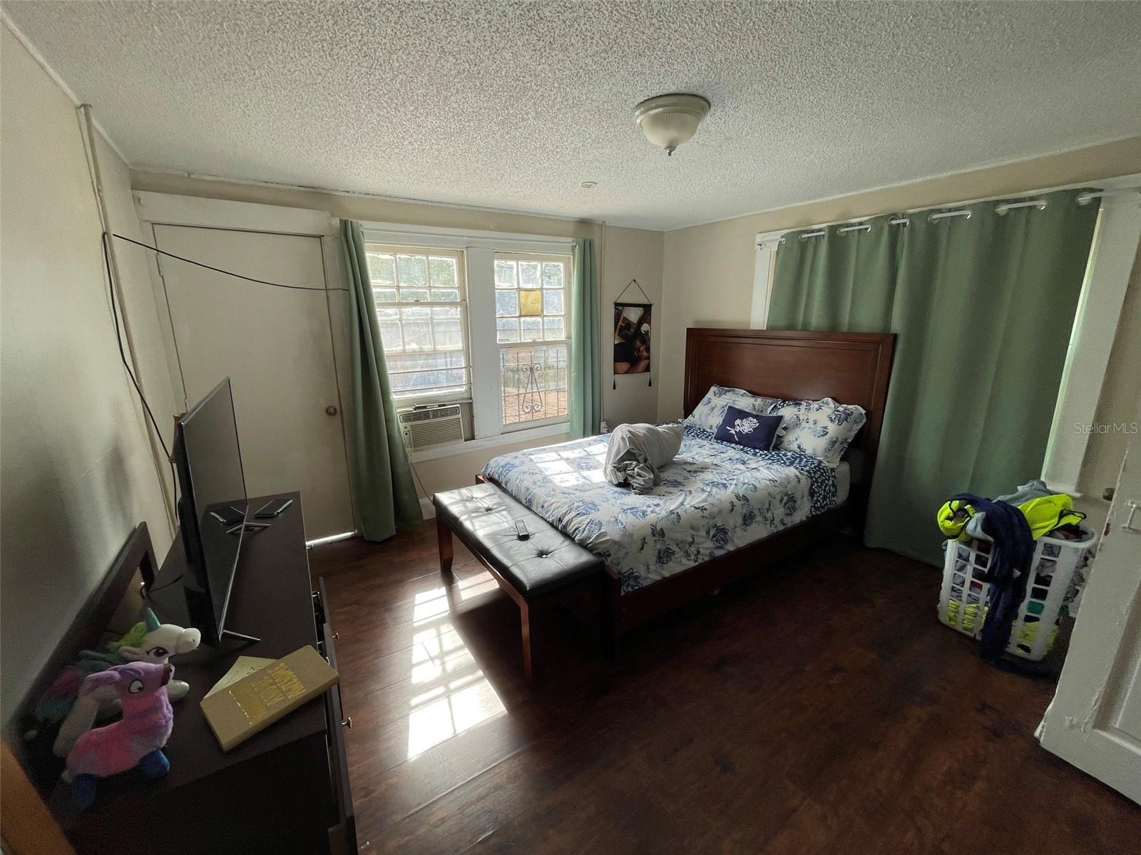 1028 E 17TH AVE — photo 36