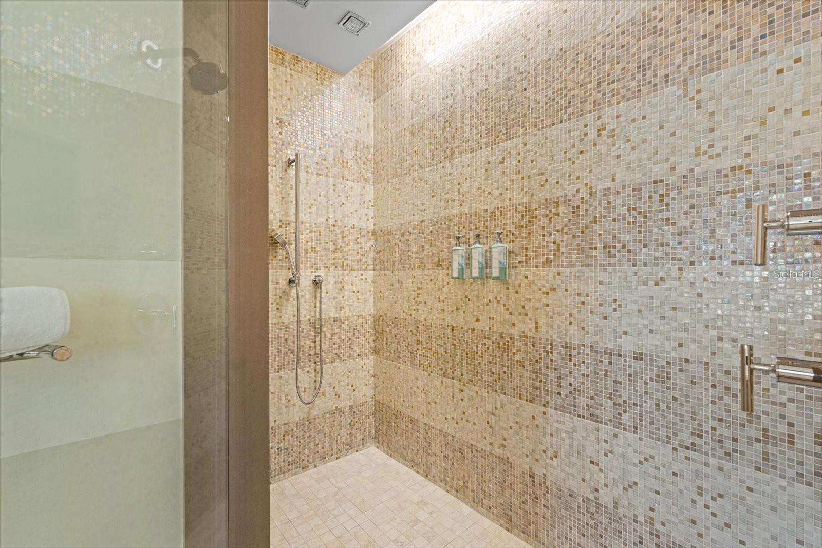 915 SEASIDE DR #405, WEEKS 22-23 — photo 26