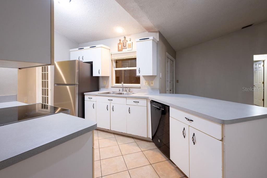 1570 S BISCAYNE DR — photo 6