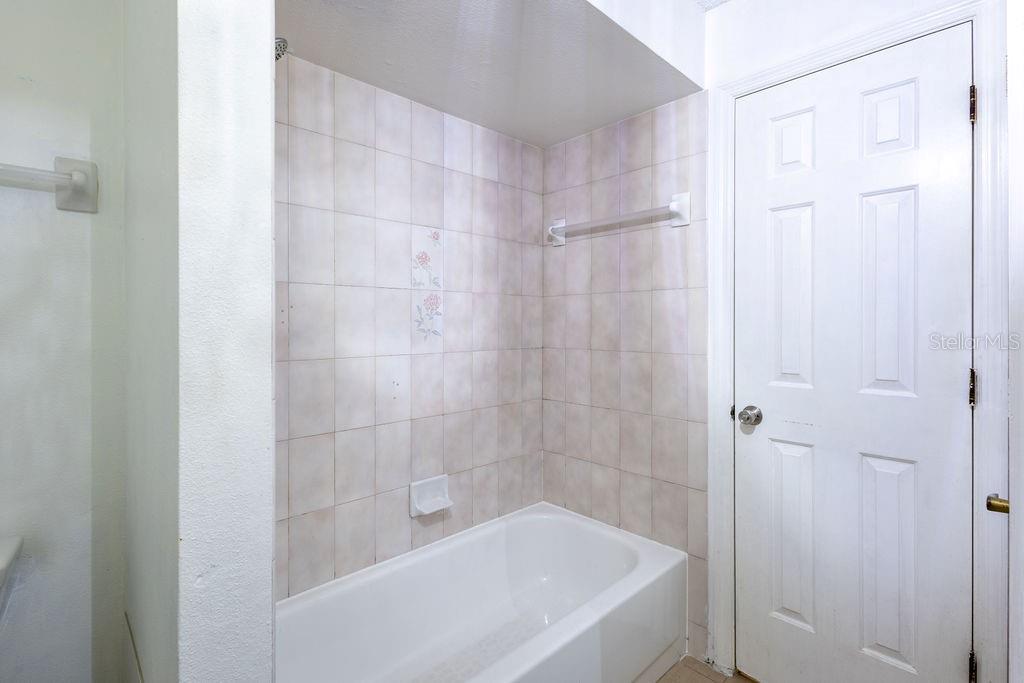 1570 S BISCAYNE DR — photo 19