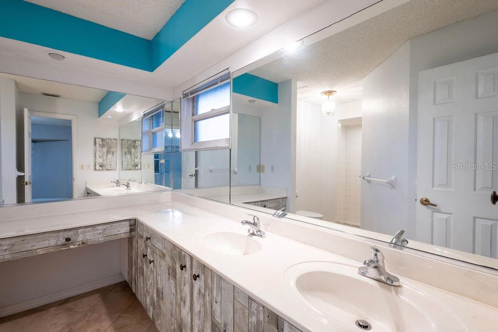 1570 S BISCAYNE DR — photo 13