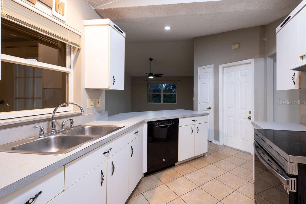 1570 S BISCAYNE DR — photo 5