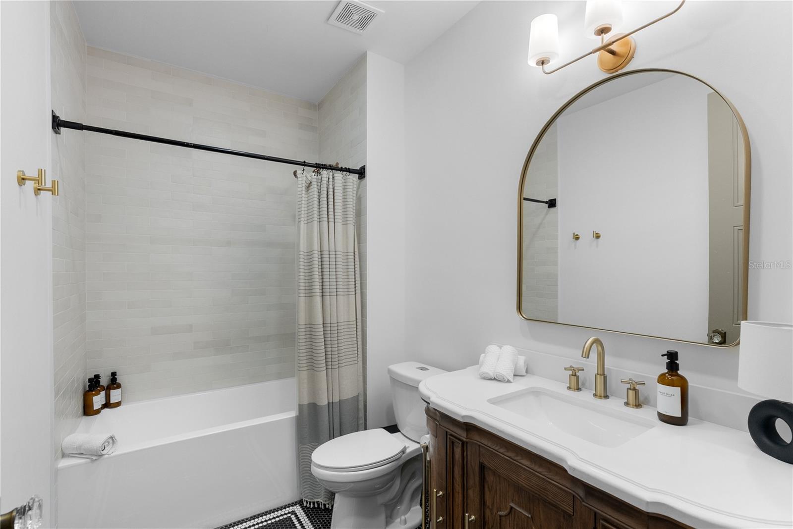 417 W ROSS AVE #2 — photo 34