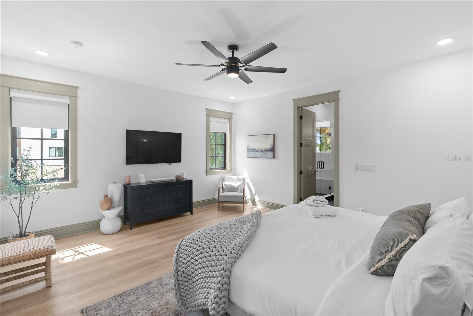 417 W ROSS AVE #2 — photo 37