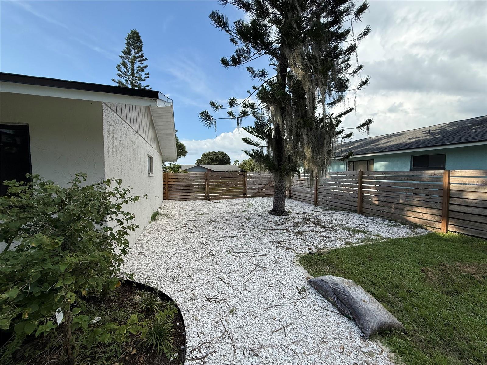 6468 JARVIS RD — photo 31