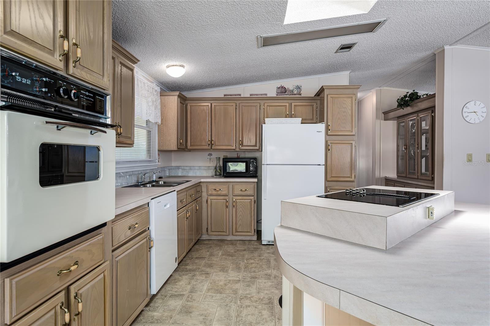 8530 COUNTESS AVENUE CIR — photo 4
