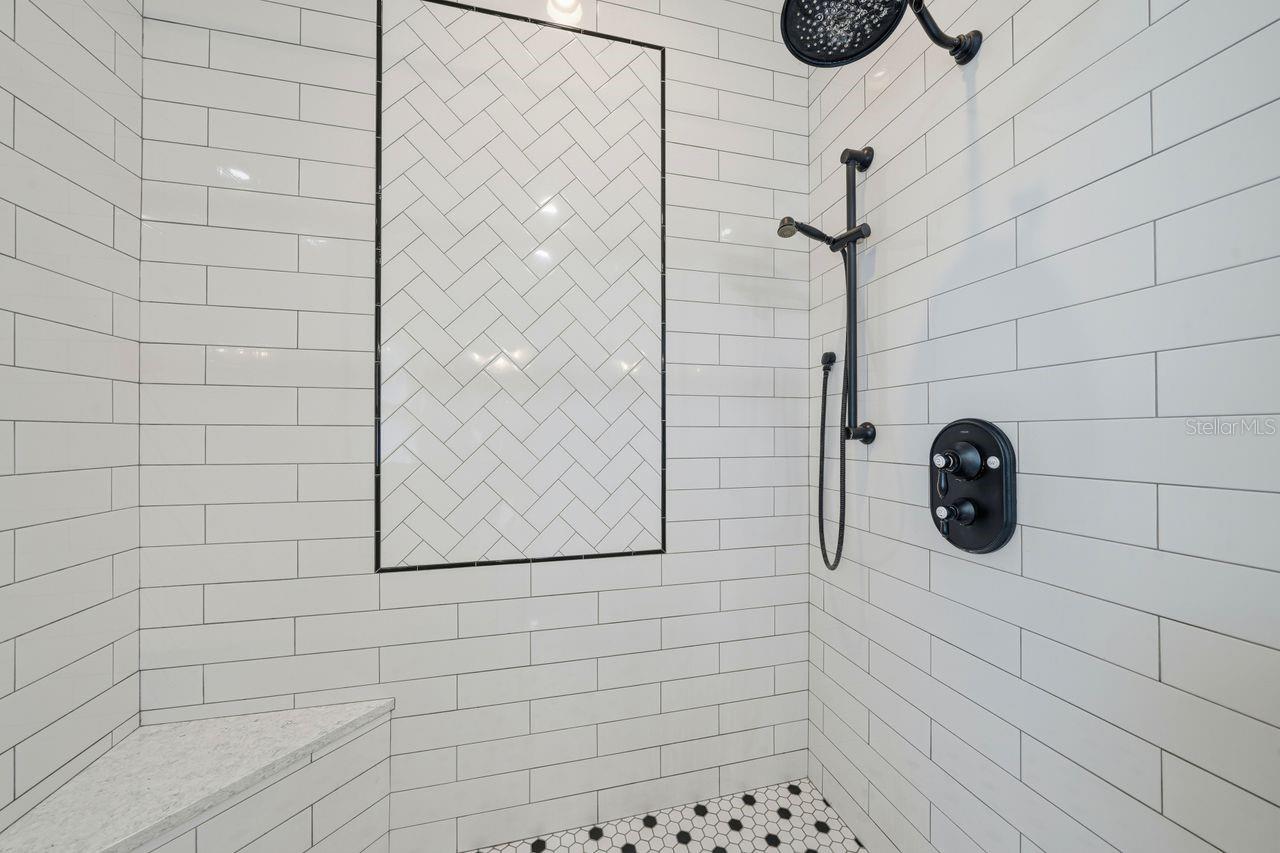 700 WESTFIELD CT — photo 38