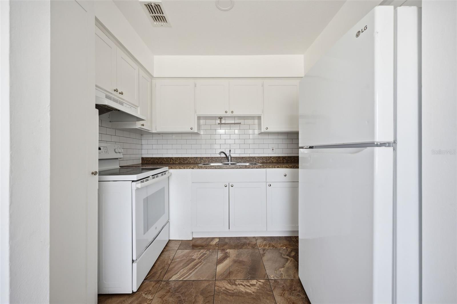 5608 S MANHATTAN AVE #A — photo 7