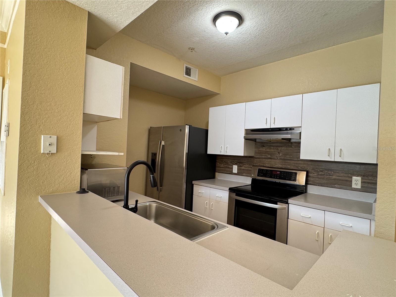 17102 CARRINGTON PARK DR #320 — photo 12