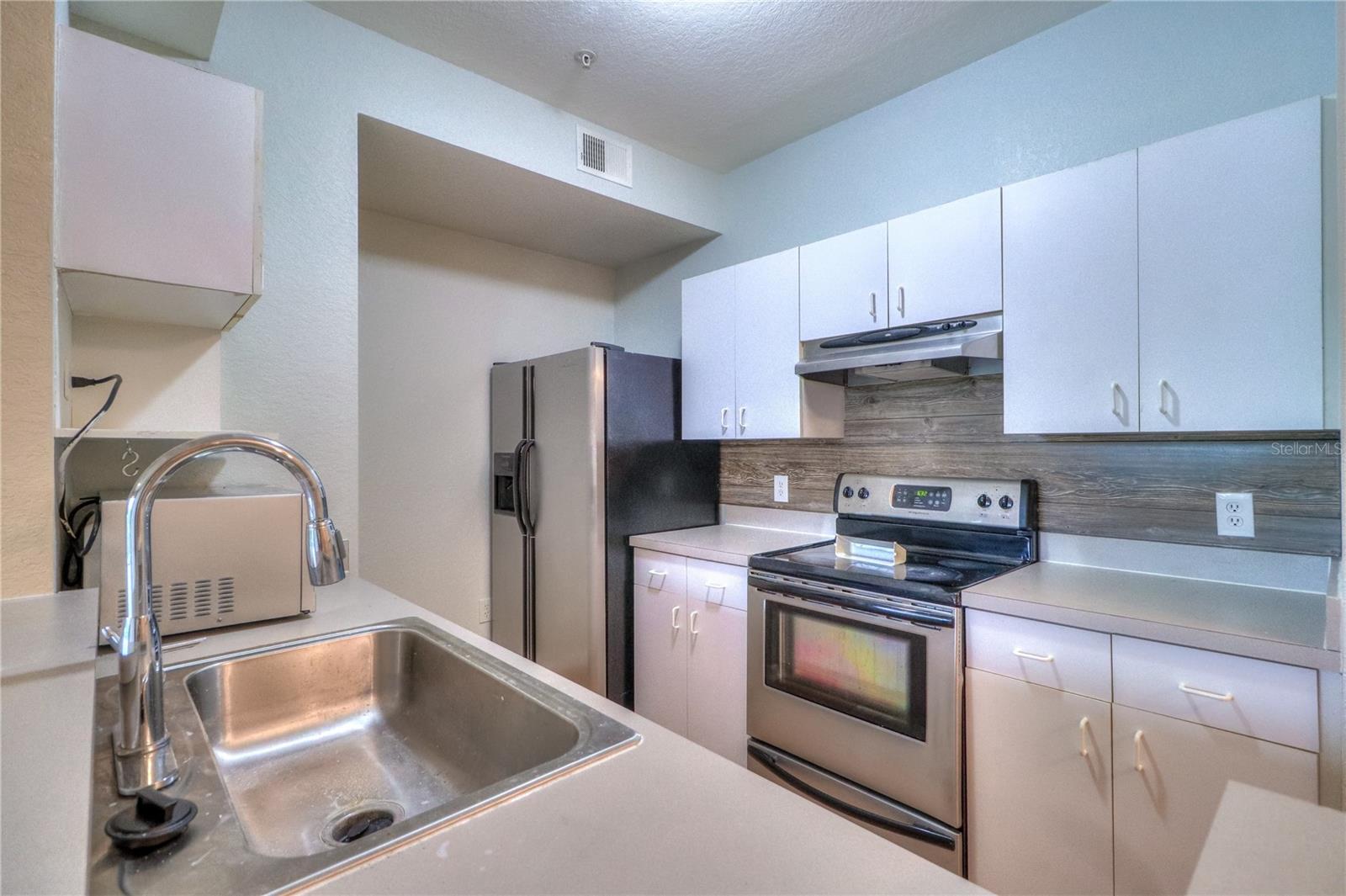 17102 CARRINGTON PARK DR #320 — photo 9