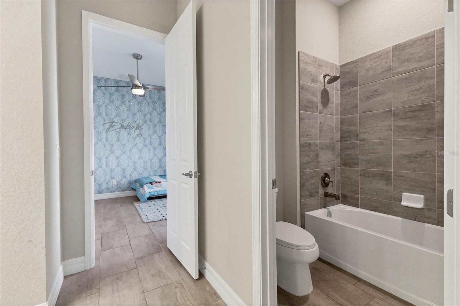 7028 HIGHGATE LN — photo 26