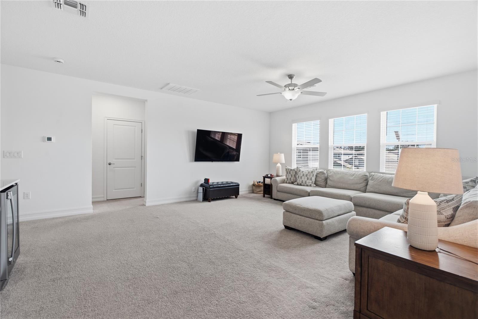 8908 LITTLE BLUESTEM DR — photo 33