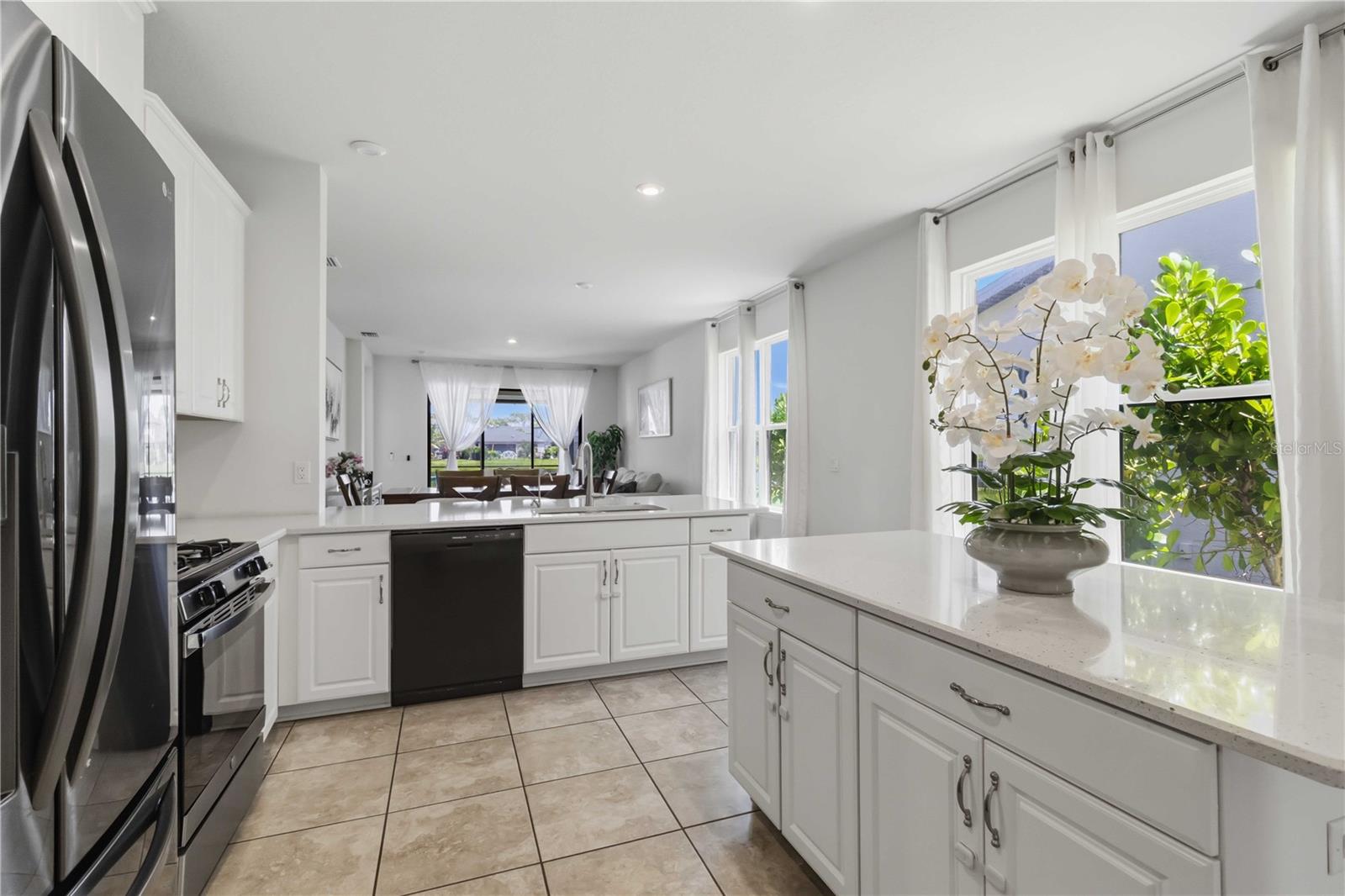 5517 SUMMIT GLN — photo 17