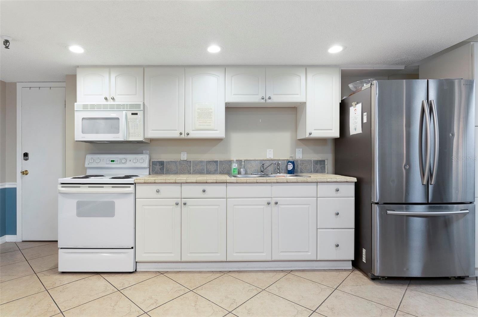 7430 SUNSHINE SKYWAY LN S #405 — photo 35