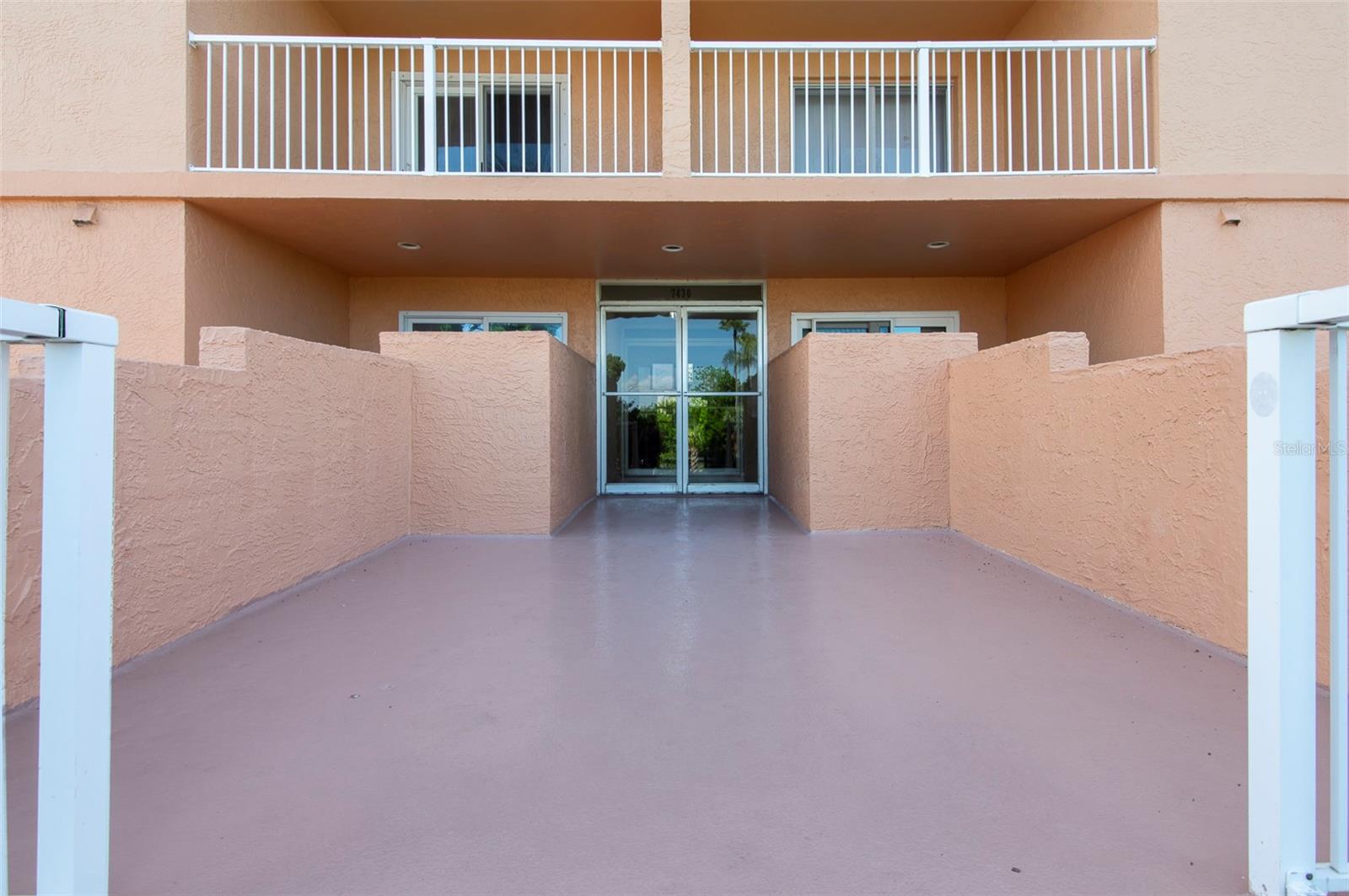 7430 SUNSHINE SKYWAY LN S #405 — photo 3