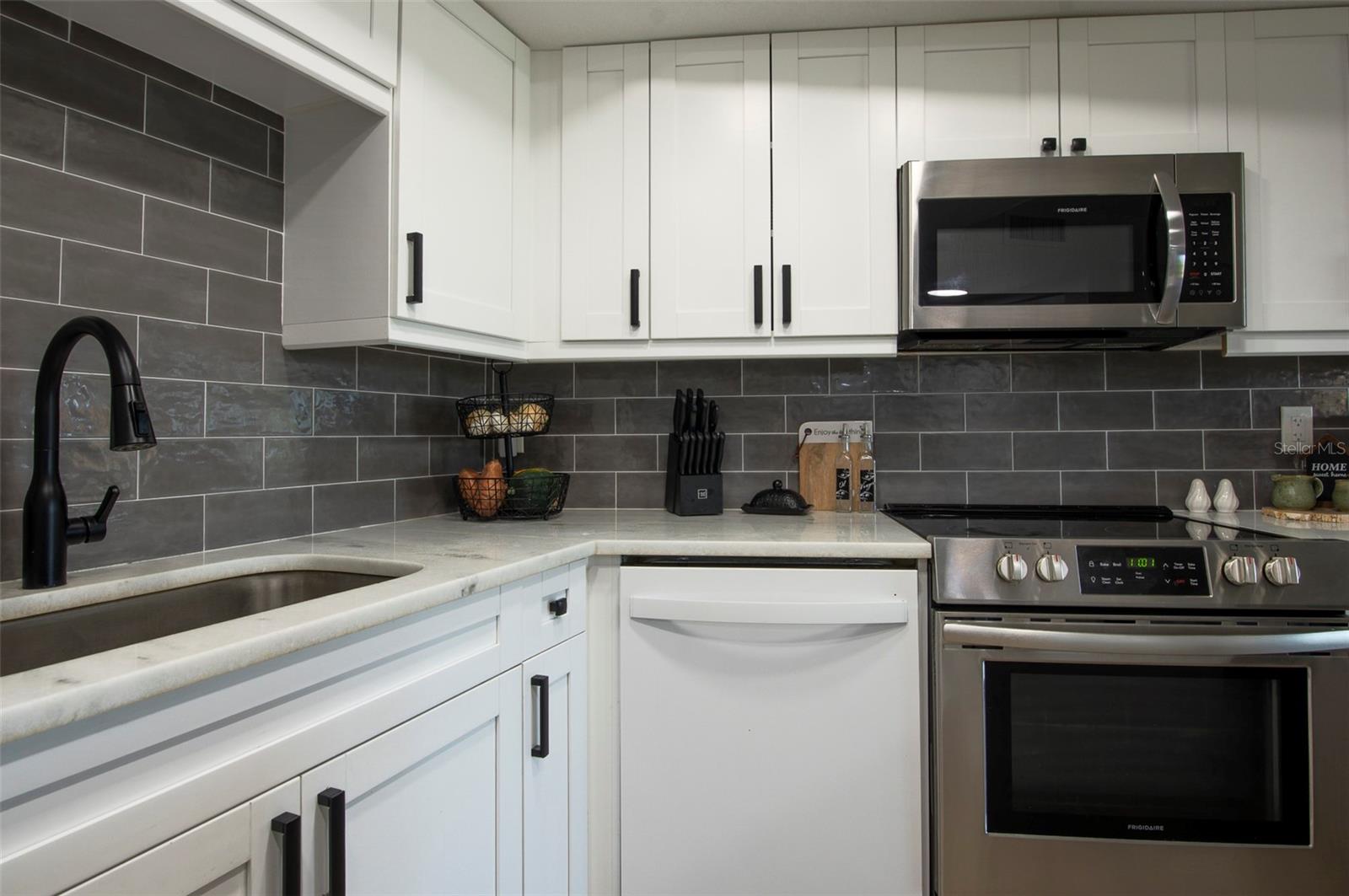 7430 SUNSHINE SKYWAY LN S #405 — photo 22