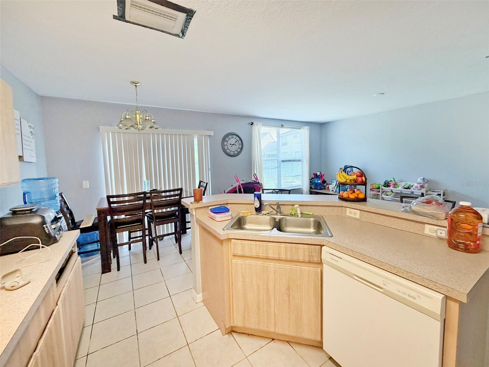 6225 OLIVEDALE DR — photo 3