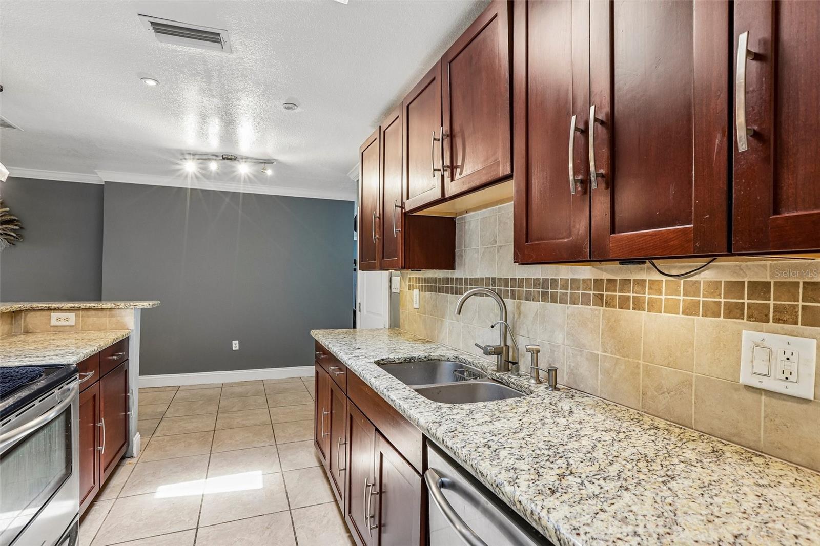 1009 COOLWOOD PL — photo 17