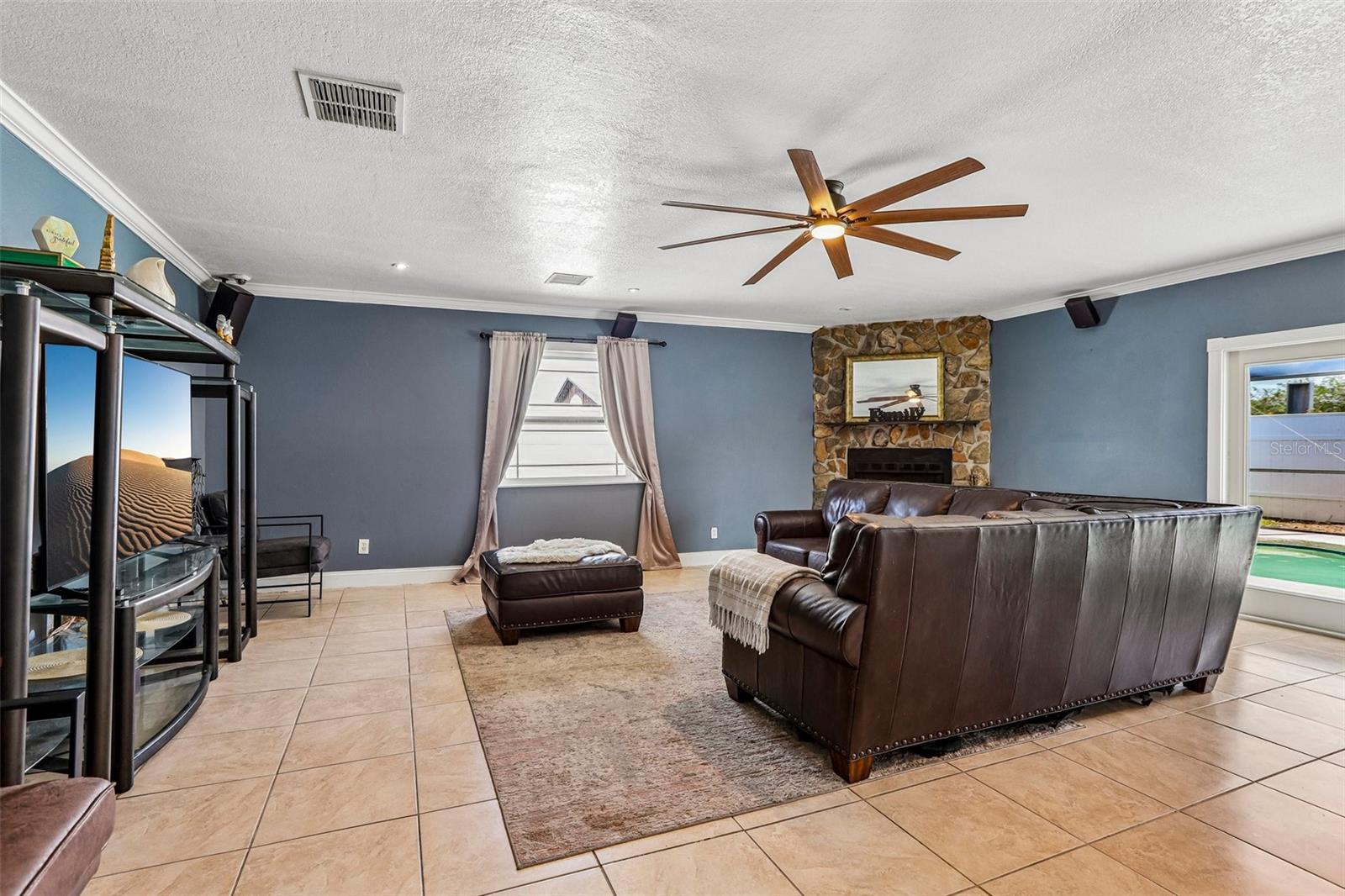 1009 COOLWOOD PL — photo 4