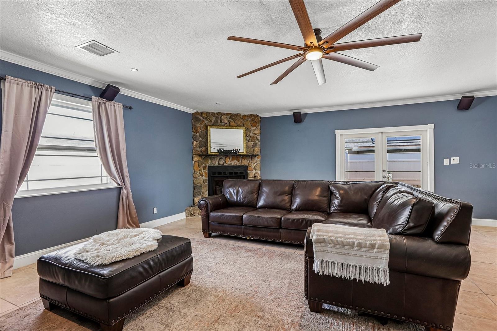 1009 COOLWOOD PL — photo 3