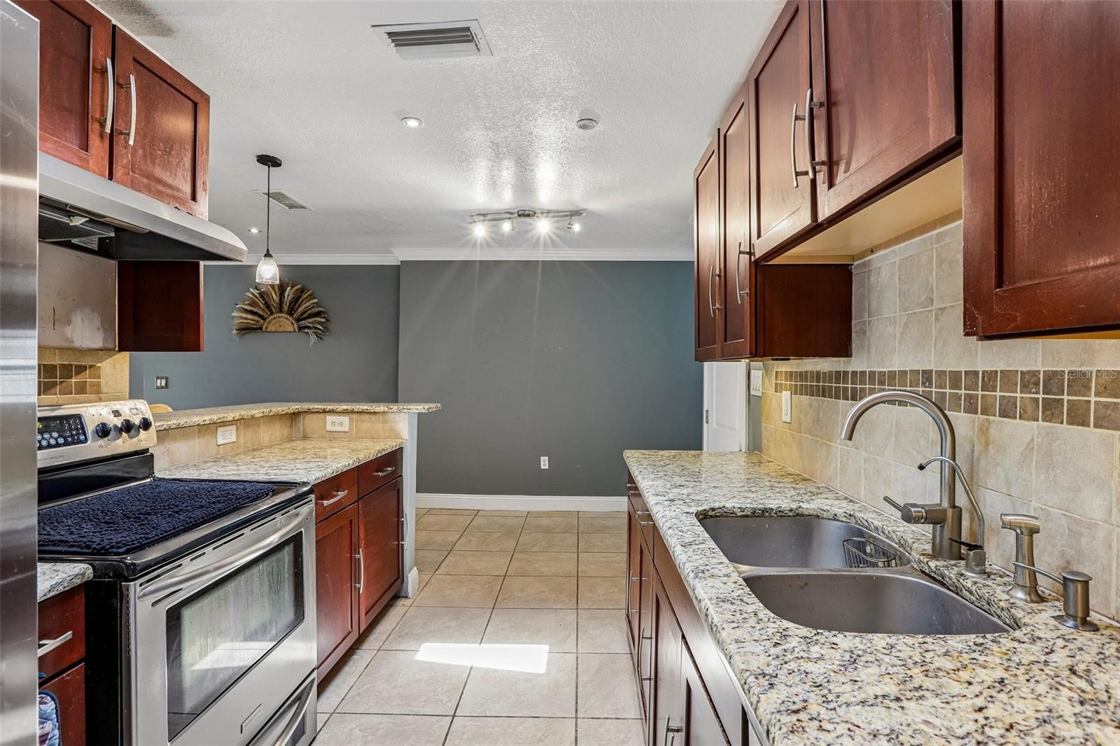 1009 COOLWOOD PL — photo 16