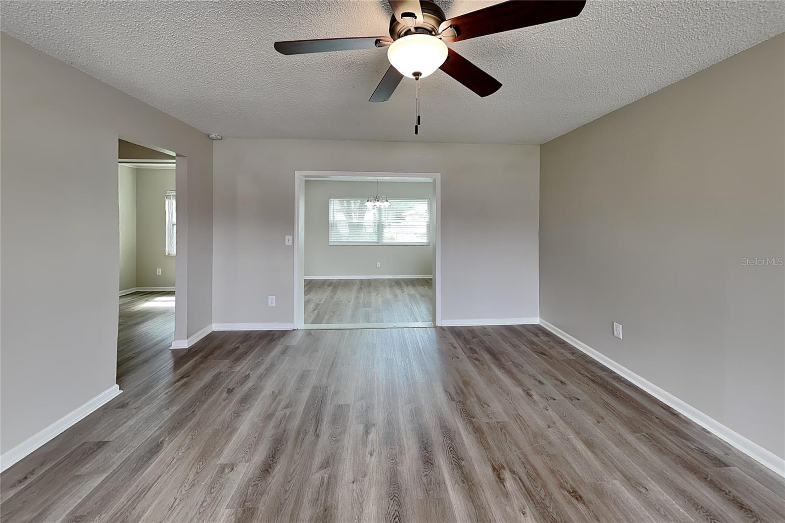 Home in SEFFNER — photo 2