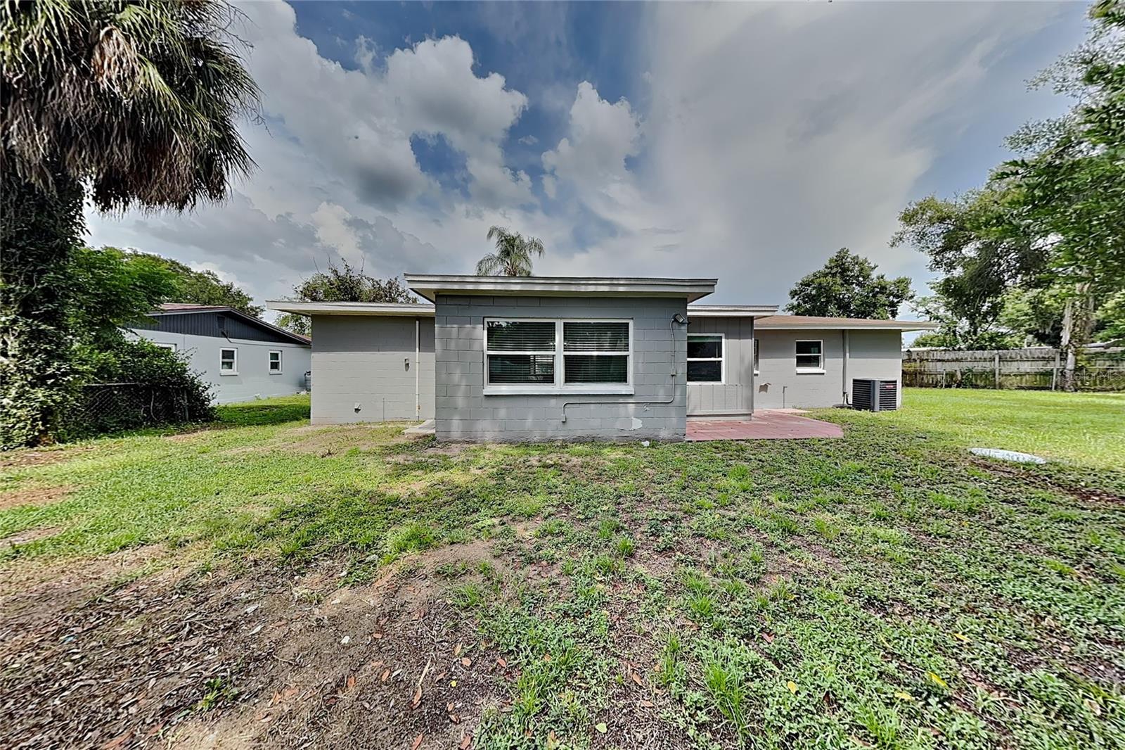 Home in SEFFNER — photo 17