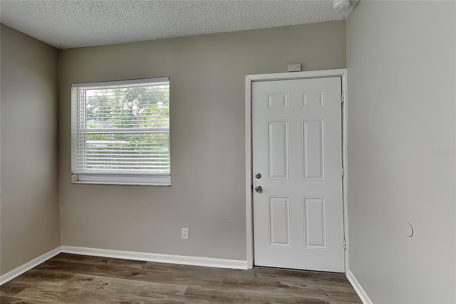 Home in SEFFNER — photo 3