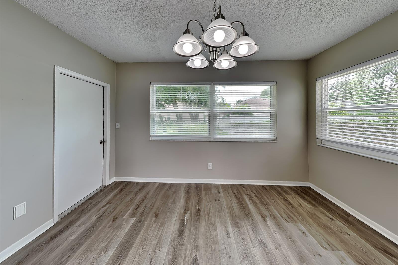 Home in SEFFNER — photo 4