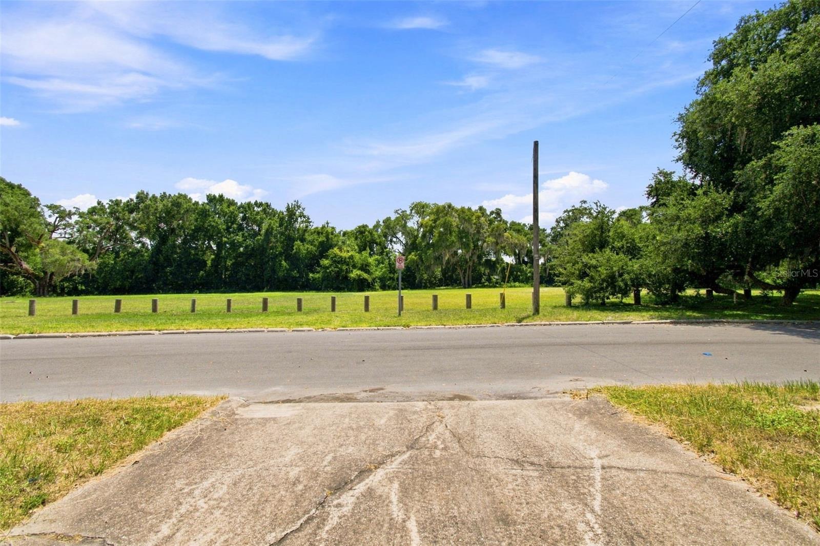 3426 RIVERVIEW DR — photo 41