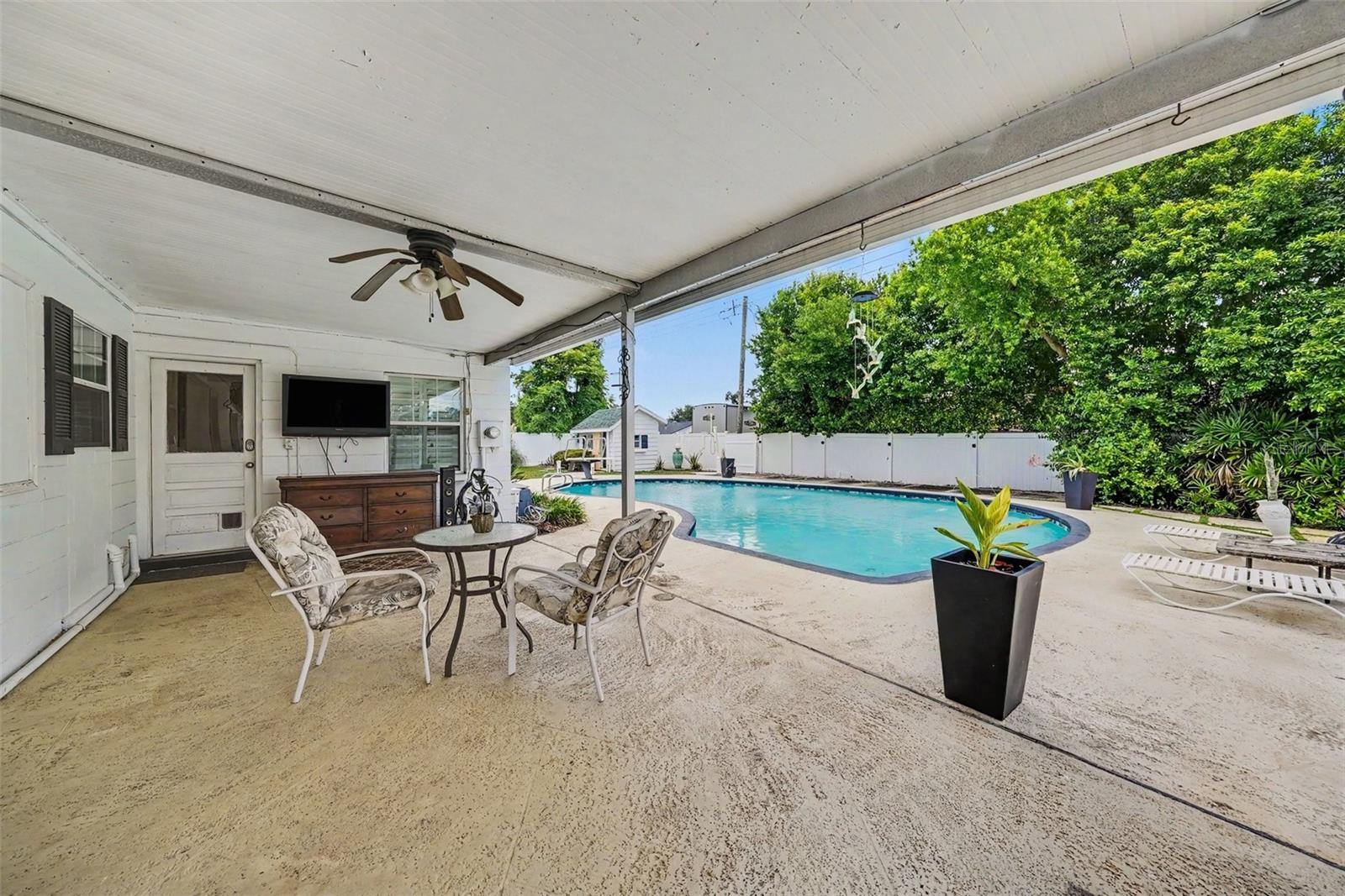 404 CLARISSA DR — photo 40
