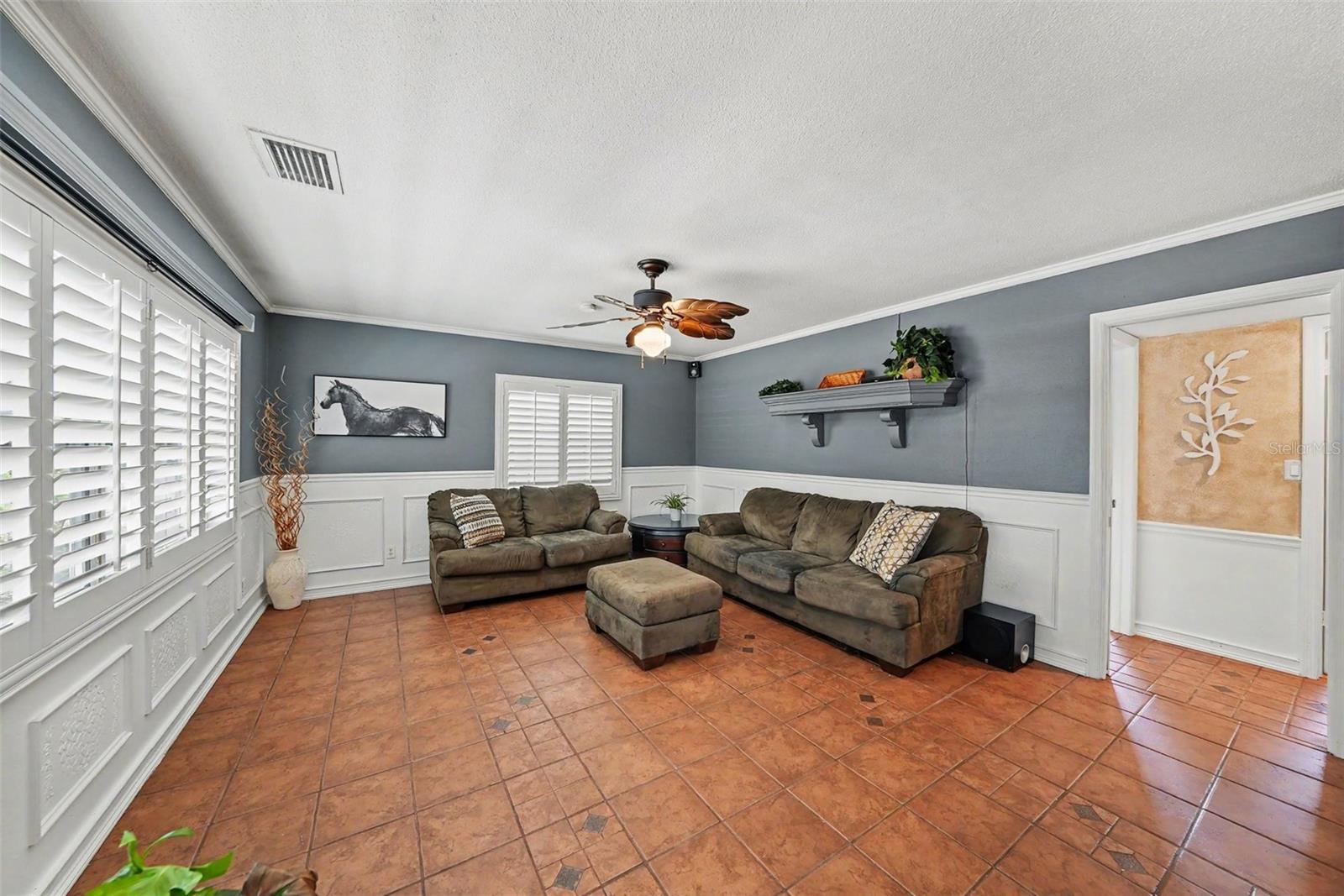 404 CLARISSA DR — photo 9