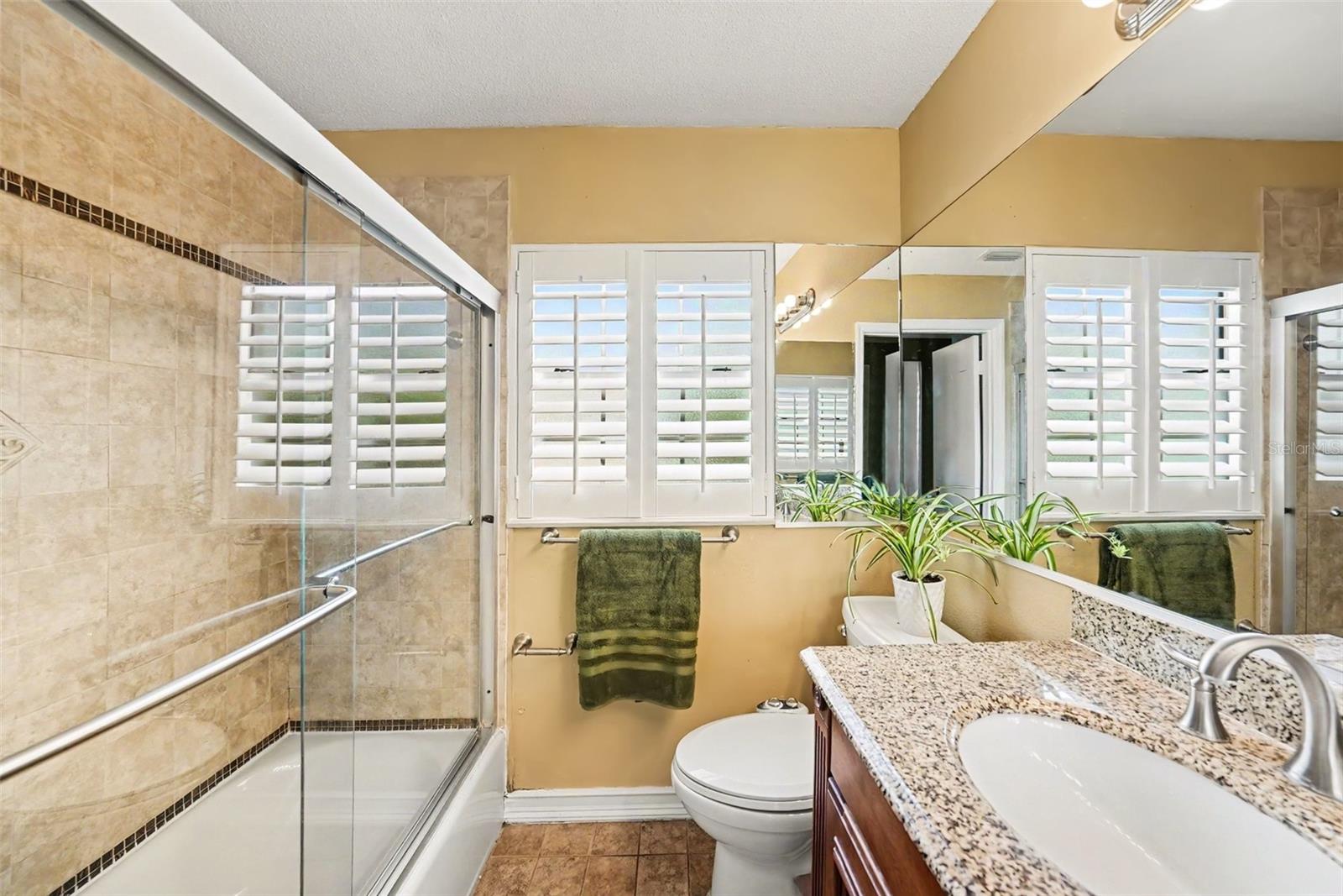404 CLARISSA DR — photo 32