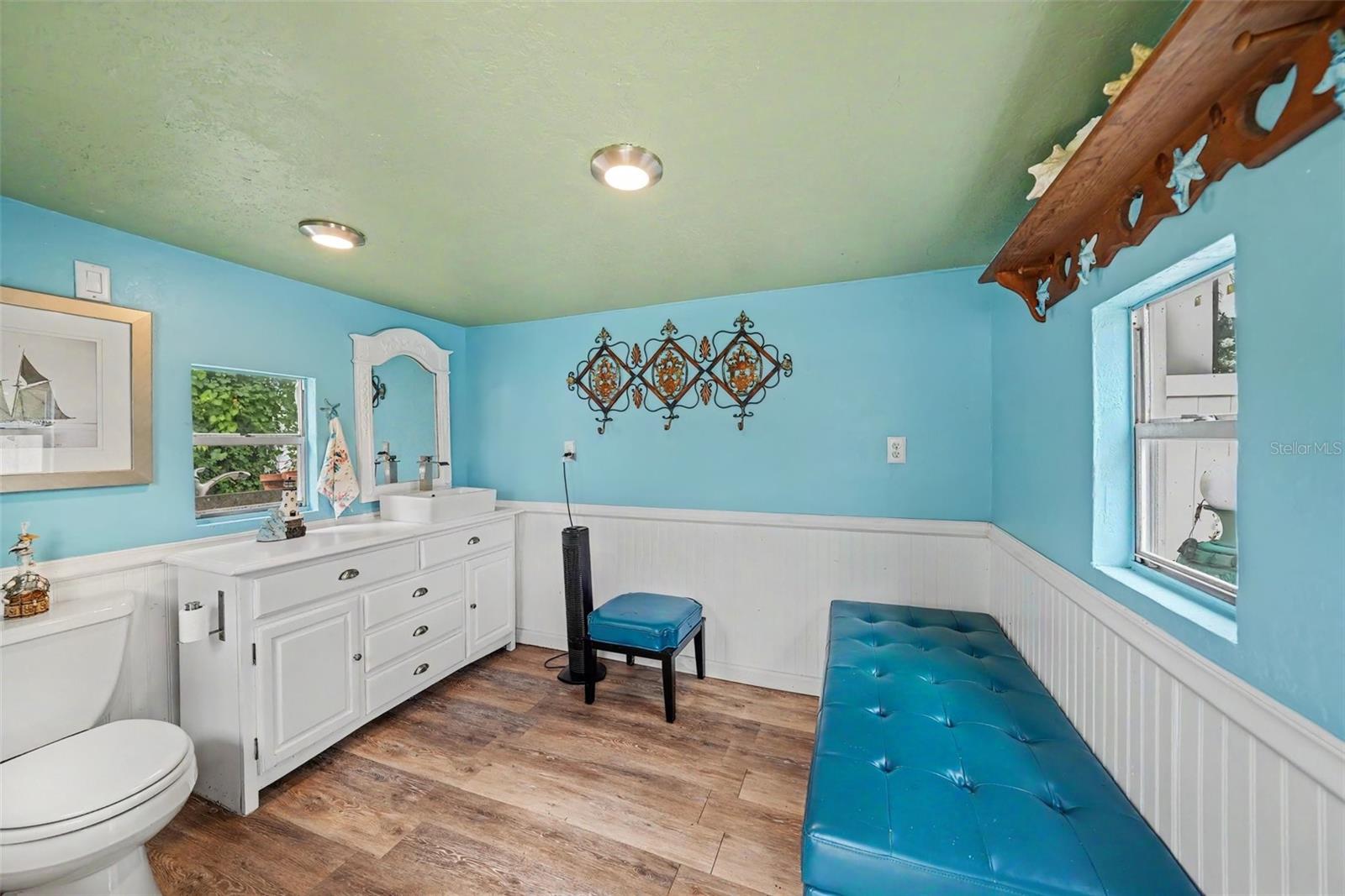 404 CLARISSA DR — photo 37